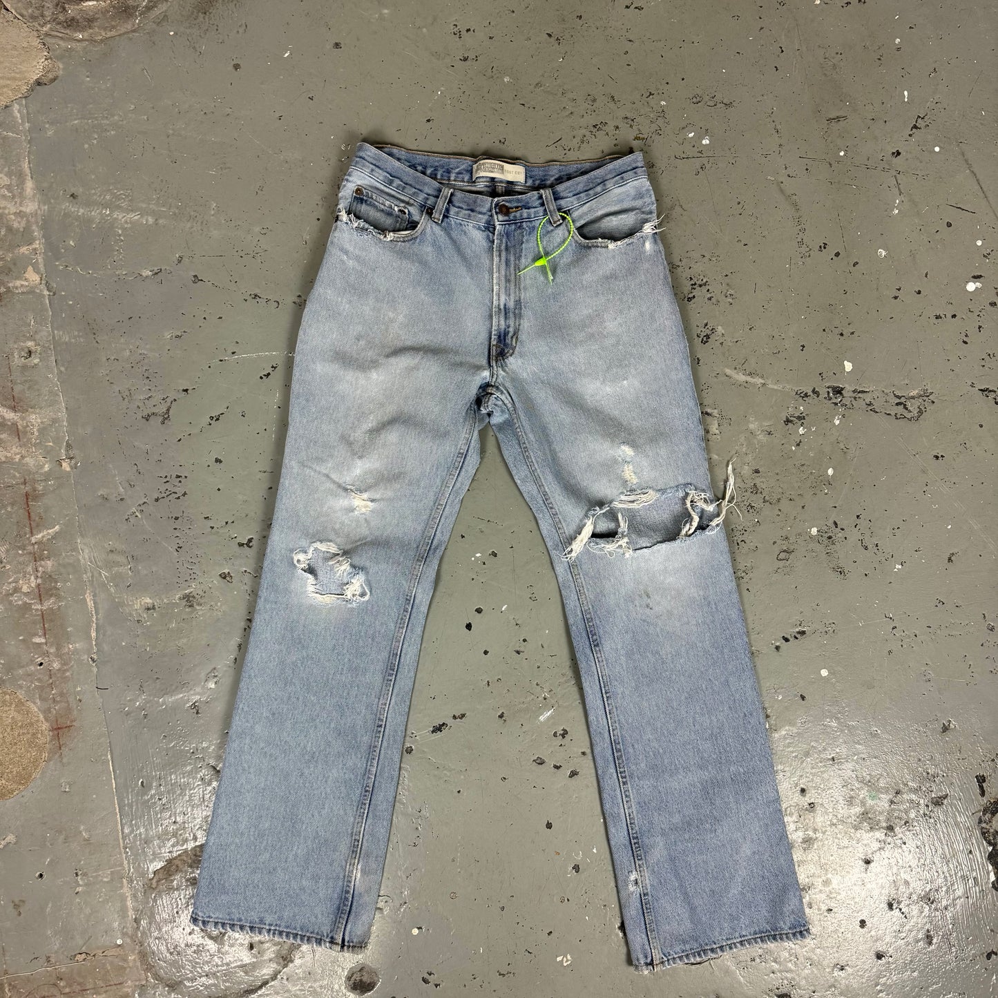 ROUTE 66 MEDIUM WASH KNEE HOLES - 32X32