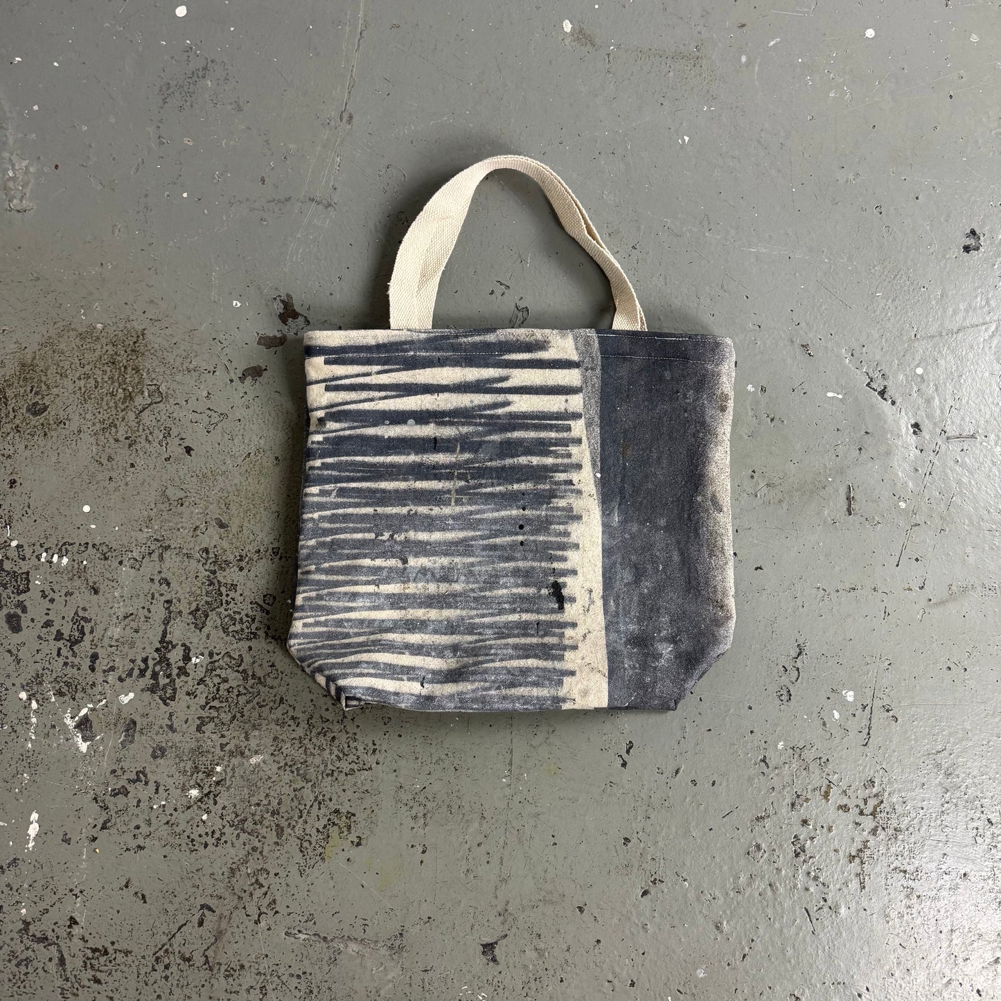 REPURPOSED PAINTER BAG 03